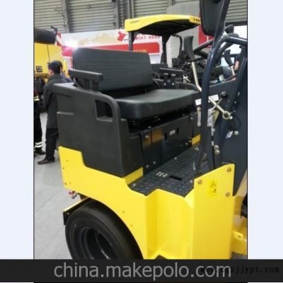 廠家專業研發工程機械水箱 滾塑 加工