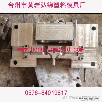 弘錦模具廠專業制造各種注塑模具 -水龍頭三通模具