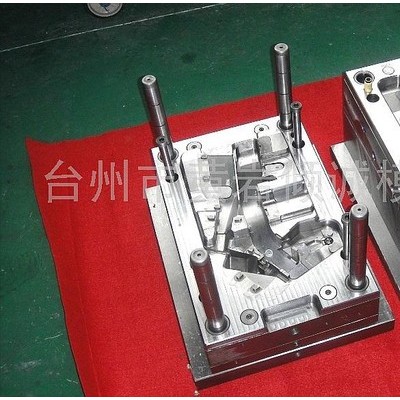 供應(yīng)汽車擋泥板模具，擋泥板模具價(jià)格，擋泥板模具廠家 汽車模具